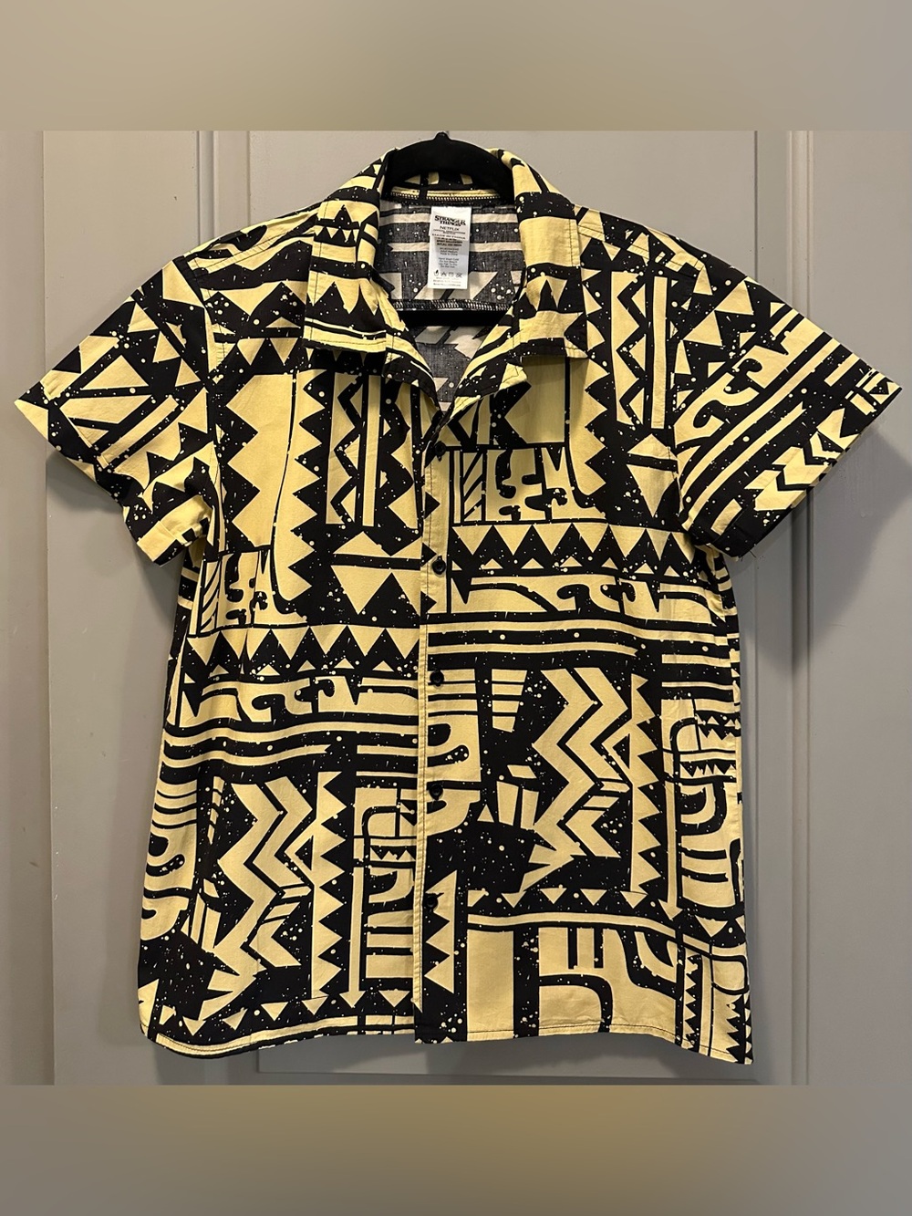 Stranger Things Size M Cotton Geometric Button Down Shirt EUC